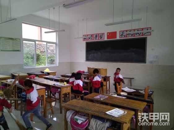 2017年山东临工在贵州六枝山建设的希望小学落成