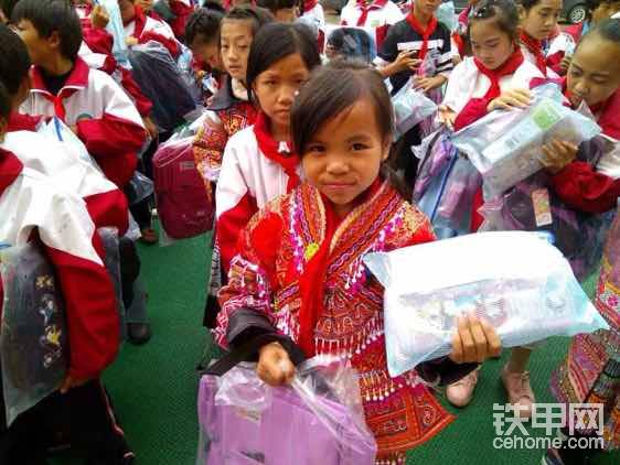 2017年山東臨工在貴州六枝山建設(shè)的希望小學(xué)落成