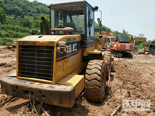 入行10多年，我從學費5000開鏟車，到擁有3臺小挖！