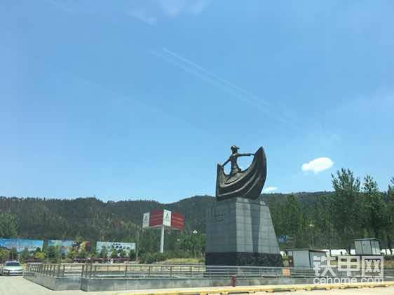 西昌機(jī)場雕塑：媽媽的女兒