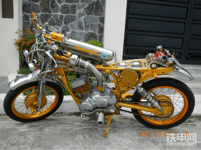 岛上的摩托车