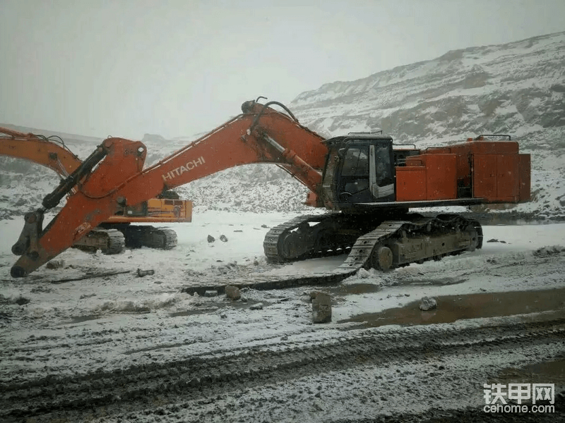 被砸的那臺車維修中