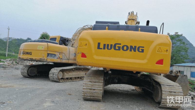 新老922，不過一個(gè)是D型機(jī)。一個(gè)是E型機(jī)，<img class="smiley" src="/img/smiley/new/tiejia23.gif"><img class="smiley" src="/img/smiley/new/tiejia23.gif"><img class="smiley" src="/img/smiley/new/tiejia23.gif">