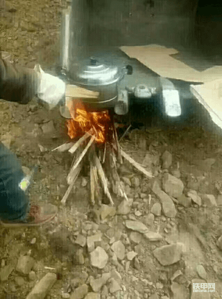 干挖掘机这一行你累吗？