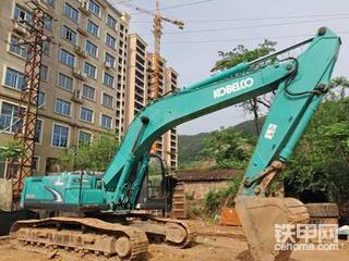 【设备对比】神钢260LC-8对比日立250H-3G