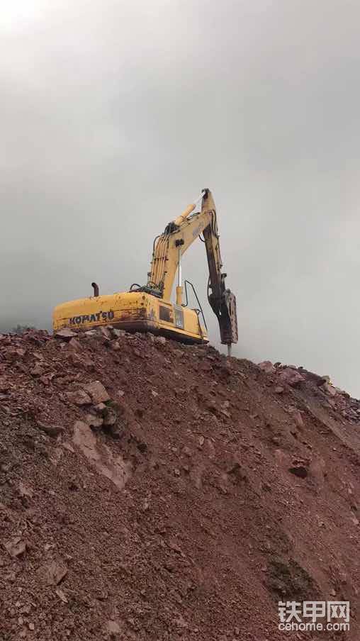 虽浓雾弥漫、虽阴雨绵绵，却无法阻止我们攀登顶峰的决心。这是因为信仰吗？这是因为雄心壮志吗？不 ，我们机友这么努力只是为了身后的妻儿老小过的更好。艰难困苦我们不怕、熬夜加班我们不怕、我们就怕拼了命换来的血汗钱打水漂！只希望每一个老板都是好老板、每一个司机都是一个负责任的司机！