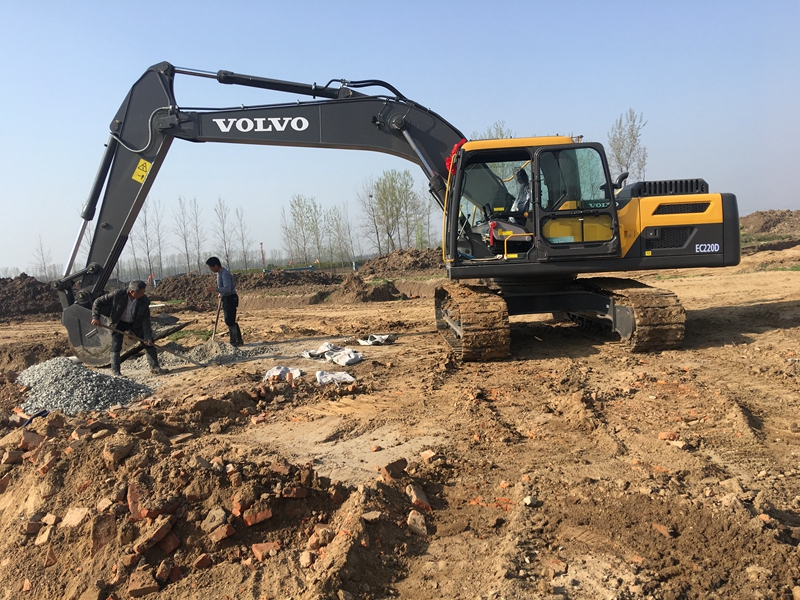 喜提全新沃尔沃200D