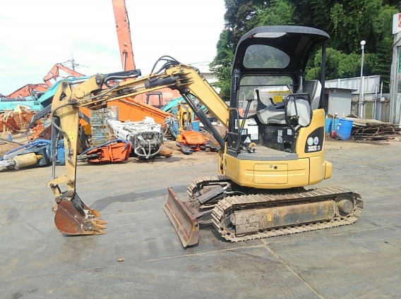 卡特彼勒302C-SR拐彎臂挖掘機