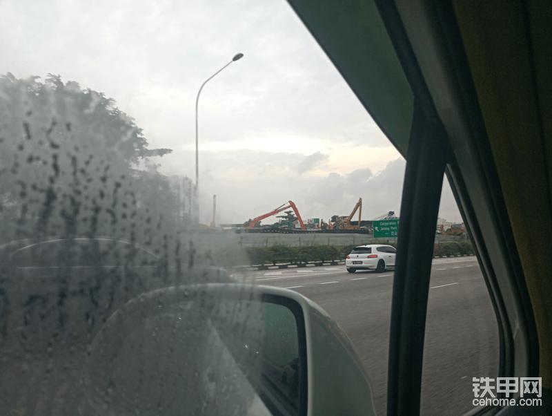 停車場，加長臂挖機