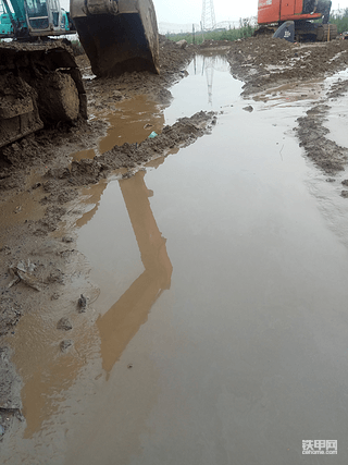 挖掘機(jī)雨季工作小提示！