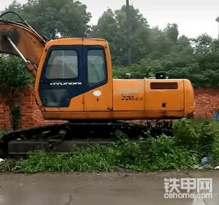 挖掘機雨季施工注意事項2