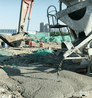 【铁甲日记第三天】开着挖机救援混凝土搅拌车