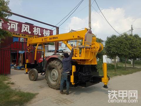全液壓拖拉機(jī)吊