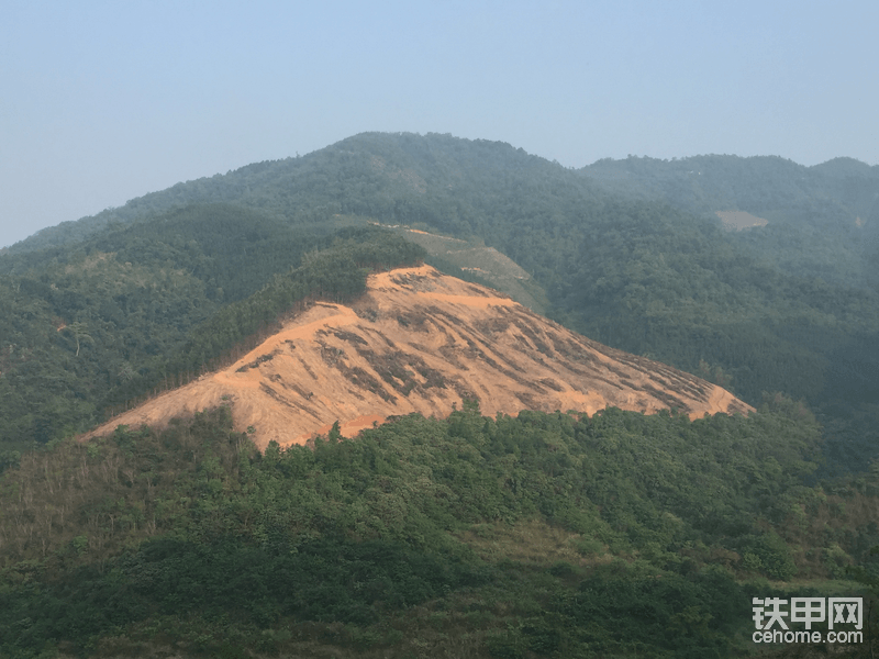 坡度斜到挖機(jī)旋轉(zhuǎn)馬達(dá)齒輪油滴出來(lái)