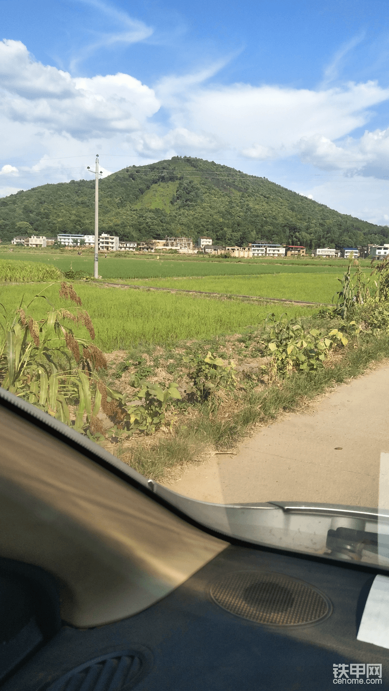 有点好奇这排房子为什么朝正西方，感觉会热疯