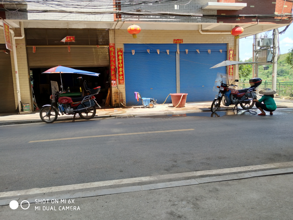 沒事去洗車店把自己的坐騎洗個(gè)大澡