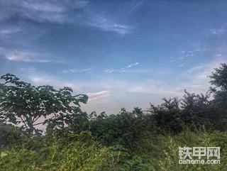 【柳工360閃電穿越1】掀翻土匪的山寨！