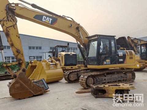 最后一款卡特320D2直噴。（礦山版）不到一歲。