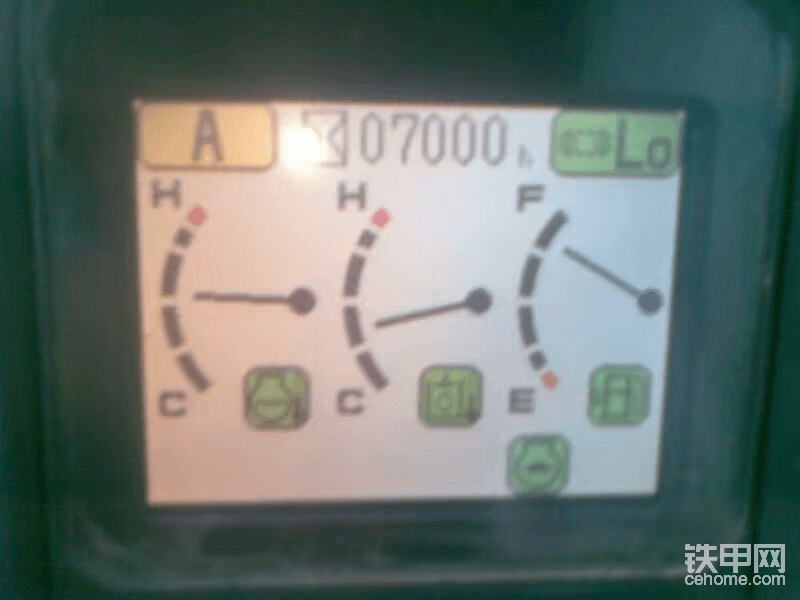 小松360-7挖掘機(jī)最大1.6m3的斗容，挖掘力量大，裝車能力強(qiáng)，幫助各位同行提高收益。