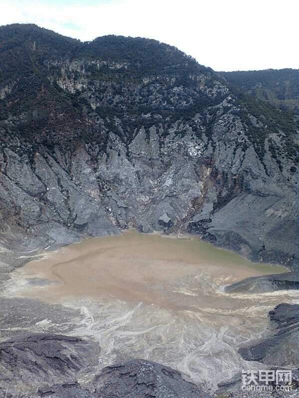 万隆覆舟火山