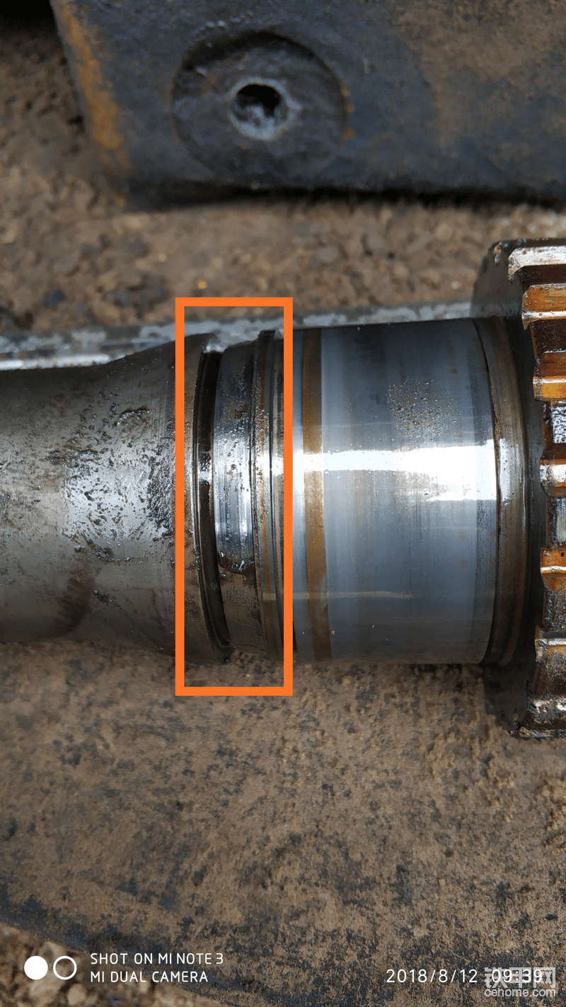 涡轮轴密封环槽严重磨损，会一直把变矩器油封冲掉