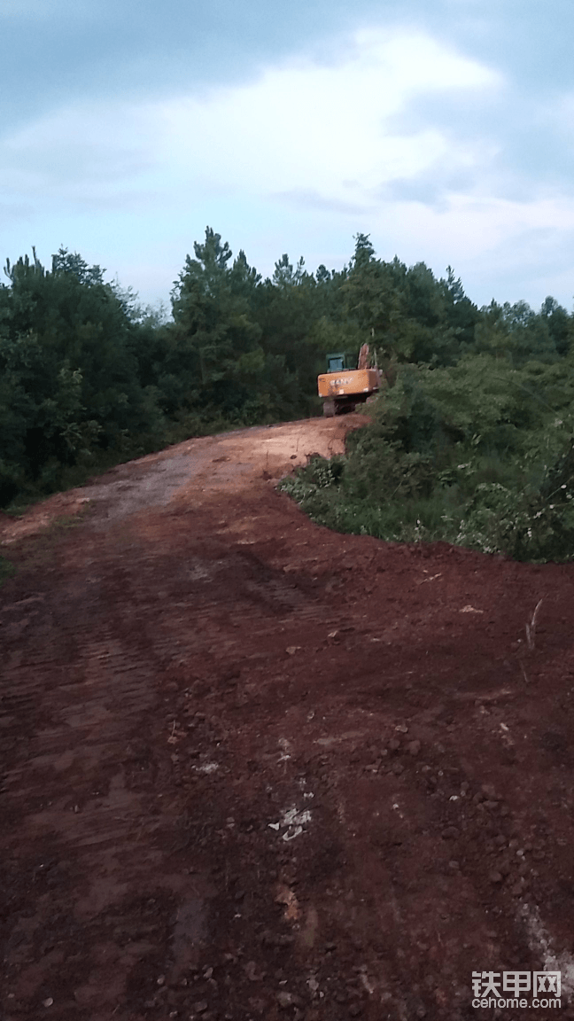 下午把那工地結(jié)束了，又跑來這邊繼續(xù)掃路基