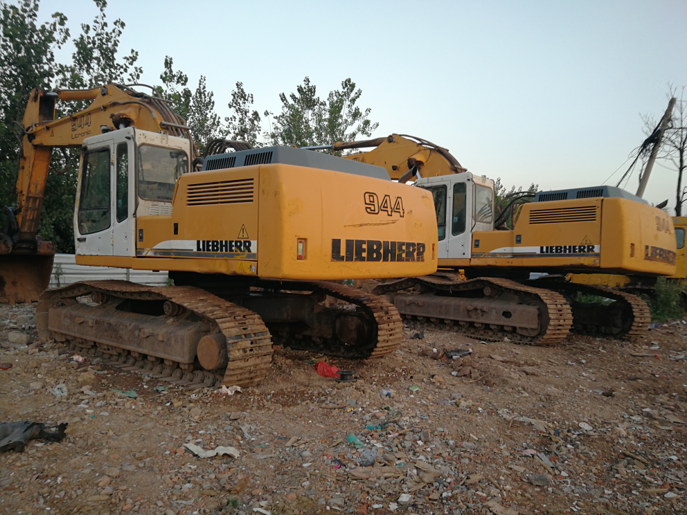 一批德國(guó)利勃海爾挖掘機(jī)liebherr