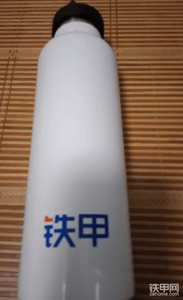 這幾天在工地吃住，一直沒回去，保溫杯在家沒拍照片，借用一下甲友大哥的照片，謝謝！