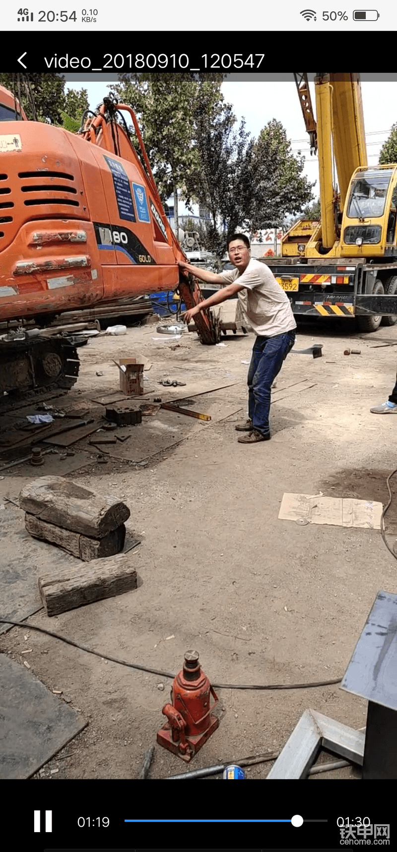 很賣力也很小心。吊車司機(jī)技術(shù)也很好。