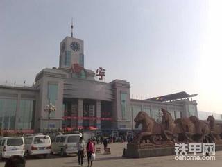 不顾家人反对偷跑出去学挖掘机