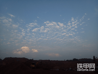 小时候玩土，现在在吃土。