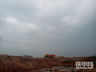 小时候玩土，现在在吃土。