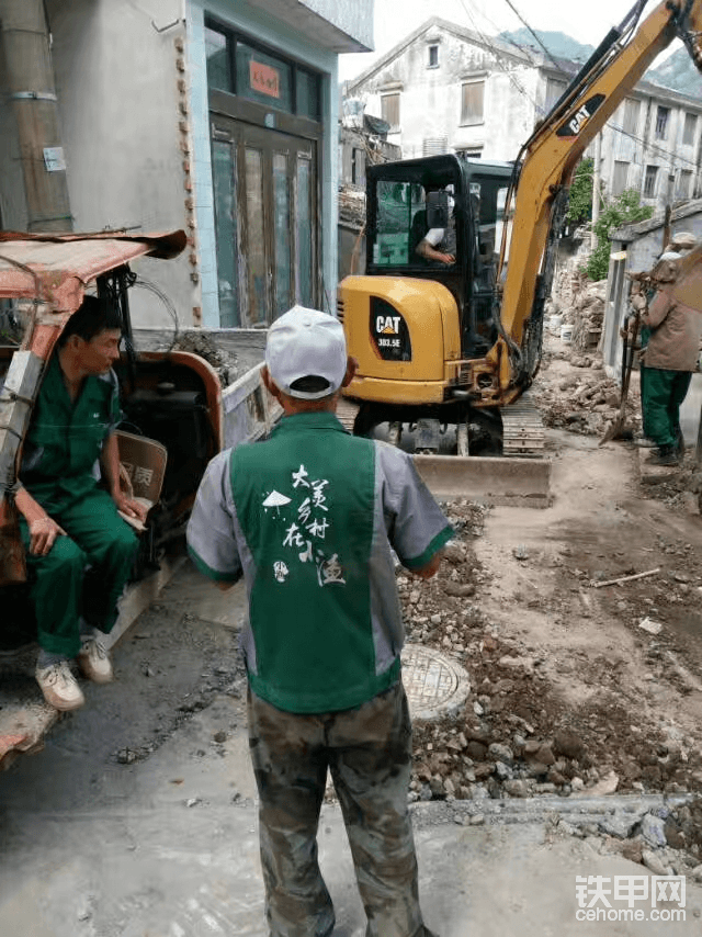 35机参与对村内农污排放进行截污纳管工程，集中管道排到终端池，经生物发酵，过滤沉淀，处理合格后达标排放到大自然中……