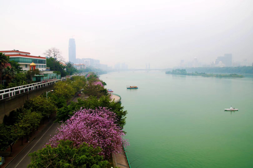 【建設(shè)偉大祖國】南方有湛空 云深不見霧