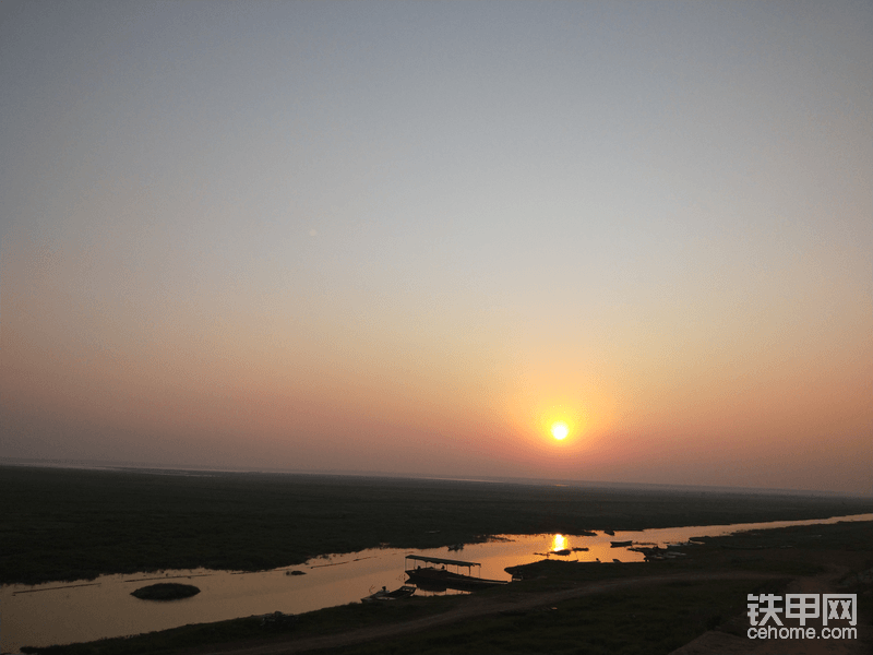 工地早晨七點(diǎn)多的日出美景