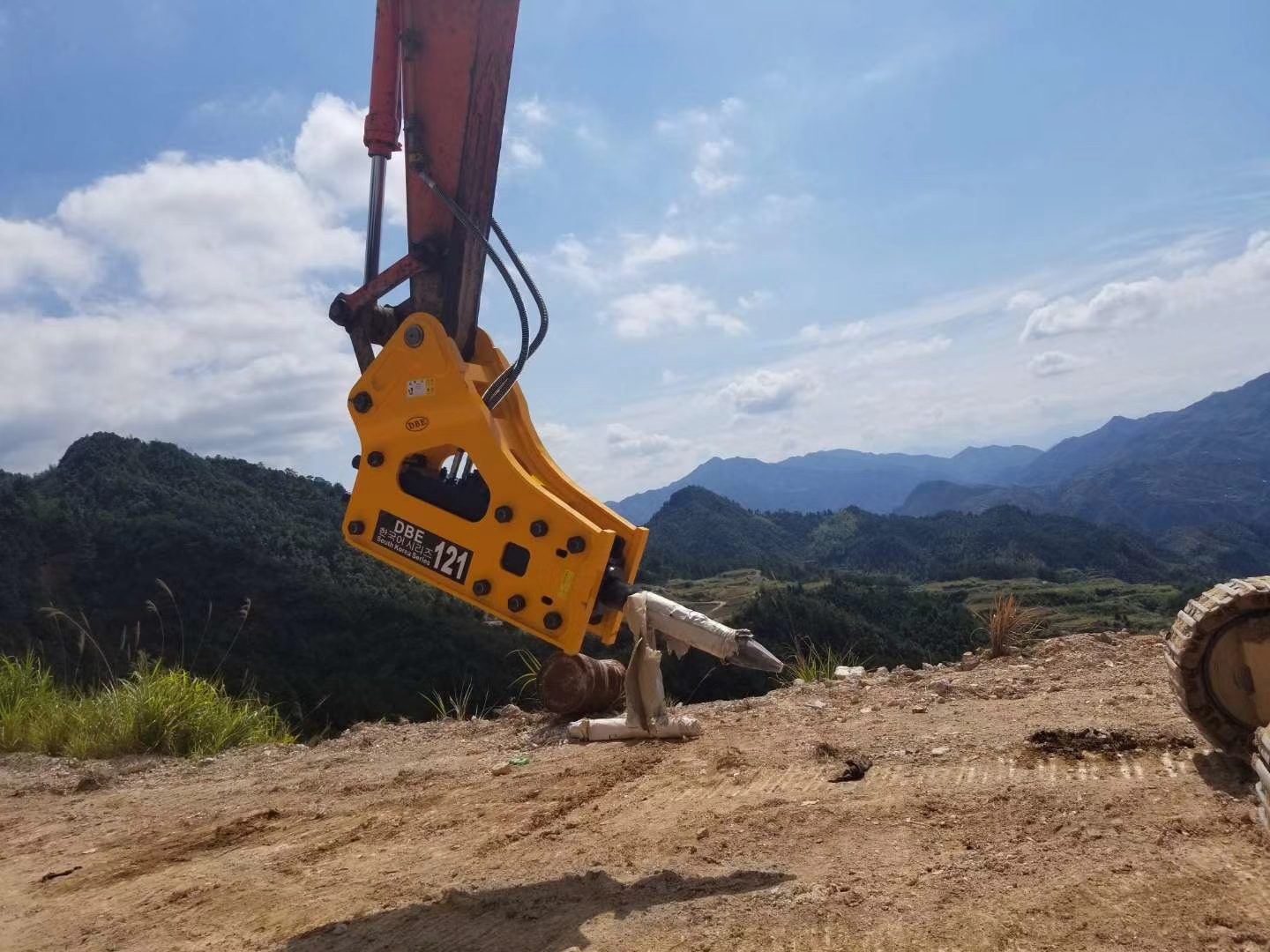 斗山300配上了東本121破碎錘