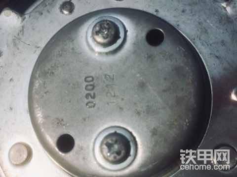 油箱蓋上也有，這個(gè)想必大家都知道，不算冷門。<img class="smiley" src="/img/smiley/new/tiejia1.gif">