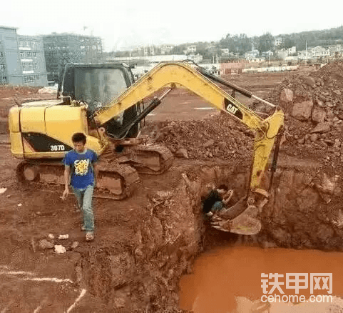 附近沒廁所，只能這樣解決了