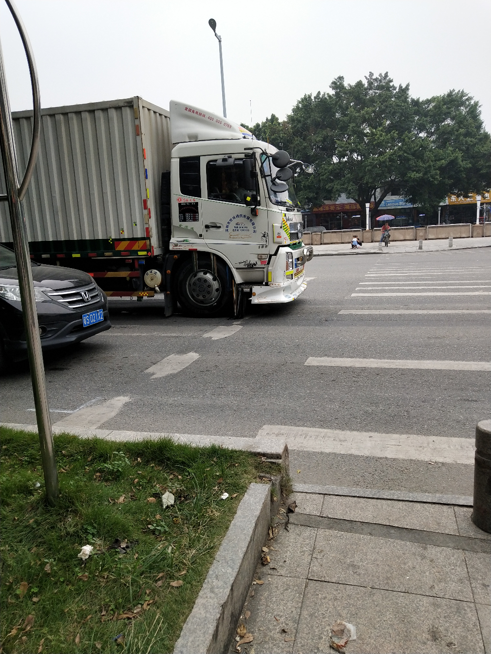 街頭看見國內卡車現(xiàn)在也接軌外國風了