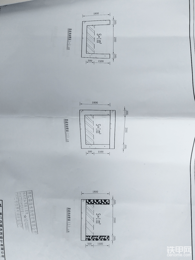 有条三面光渠道，长久未清理，渠道砂石堆积严重影响了流量，必需进行清理，确保明年春耕灌溉不拖后腿。