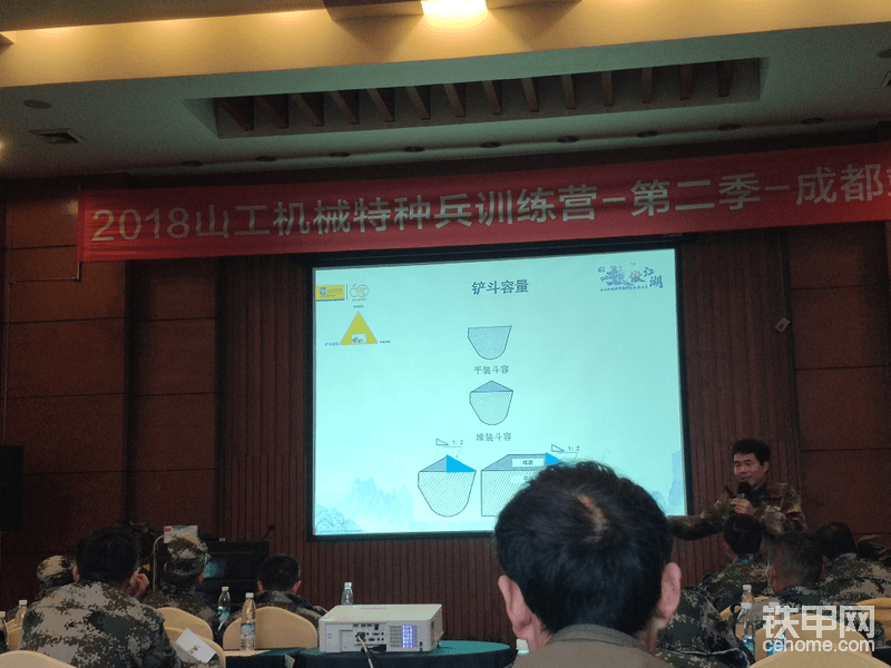 铲斗的斗容，为啥你装的沙石总是撒一地？