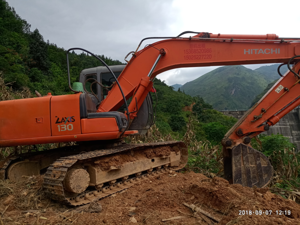 求購(gòu)日立120ZAX第一代原裝拆車中臂油缸總成，