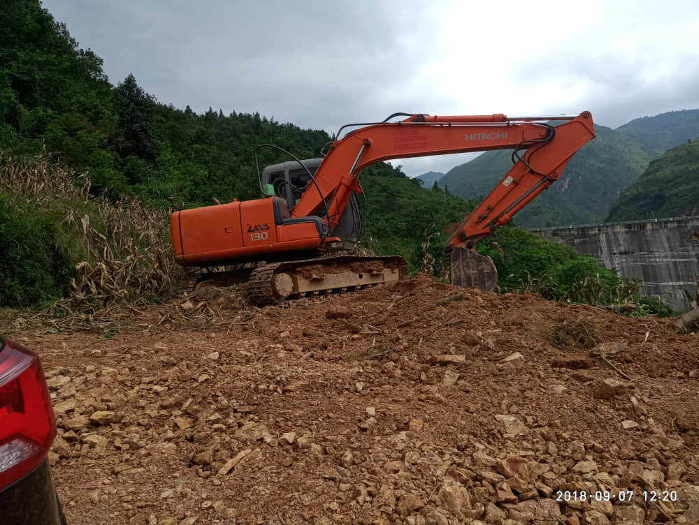 求購(gòu)日立120ZAX第一代原裝拆車中臂油缸總成，