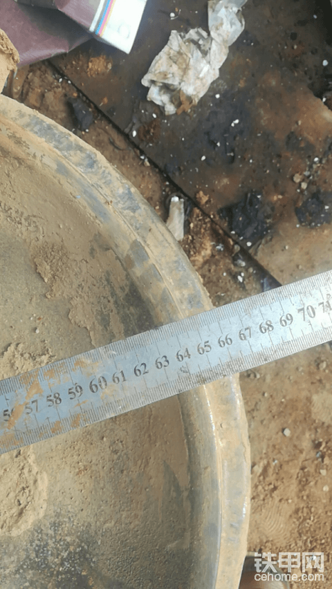 這是小松推土機(jī)什么型號(hào)的輪子