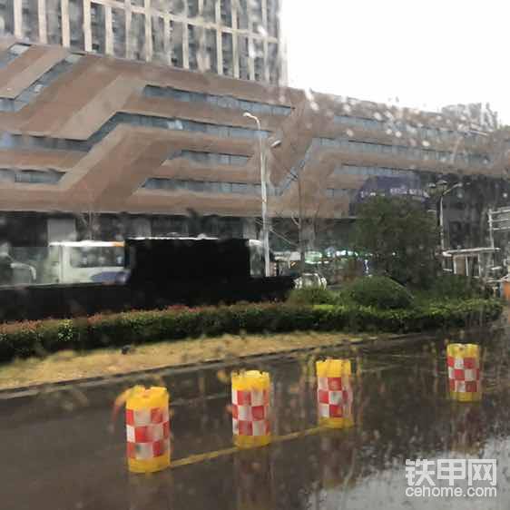 要出發(fā)了，下過(guò)雨太冷啦！來(lái)之前查了一下徐州20度，可是……明明比北京還冷<img class="smiley" src="/img/smiley/new/tiejia28.gif"><img class="smiley" src="/img/smiley/new/tiejia14.gif"><img class="smiley" src="/img/smiley/new/tiejia29.gif"><img class="smiley" src="/img/smiley/new/tiejia21.gif"><img class="smiley" src="/img/smiley/new/tiejia3.gif"><img class="smiley" src="/img/smiley/new/tiejia26.gif"><img class="smiley" src="/img/smiley/new/tiejia23.gif">