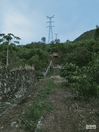 山上45度斜坡挖溝分享經(jīng)驗(yàn)請(qǐng)老師傅多多指教