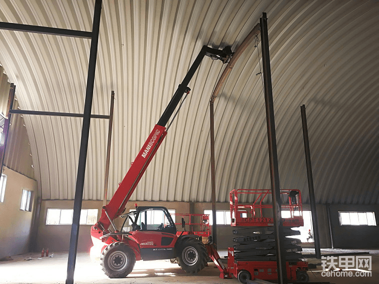 Manitou MT-X1440sl  曼尼通14米4吨叉装车 大兴XX冷库改造