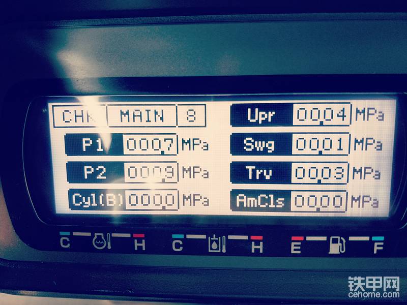 第八页 先导压力  Cyl(B)  大臂底部压力  Upr  上部机体先导压力  ， Trv   行走先导压力   ，Amcls  小臂关闭先导压力。
好了。就写到这吧 ，不容易啊 ，内容感觉有点多，这些就是比较常参考的一些数据，希望对甲友有用，也希望各位甲友多多支持，多多点赞，希望管理多多支持，谢谢大家了。
改天我会找时间整理一下住友A5系列挖掘机故障代码，所示含义，代码消除页信息含义等，望大家支持.