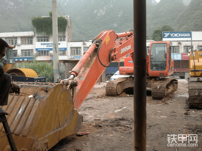 勺子壞了'開這機到11年底不開了，換了老板，還是斗山，這回150-7