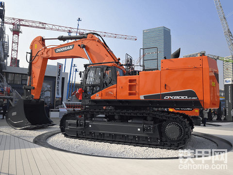 DX800LC-9C設計精良，可實現生產率大幅提高，兼具優(yōu)越的性能與耐久性。作為您忠實可靠的合作伙伴，陪伴您在苛刻的挖掘環(huán)境下工作，免受停工之苦。